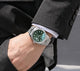 Relogio Mecanico Masculino Silver Emerald Leaf no pulso
