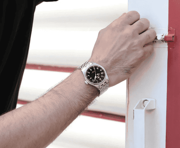 Relogio Automatico Masculino Flieger Silver Black no pulso