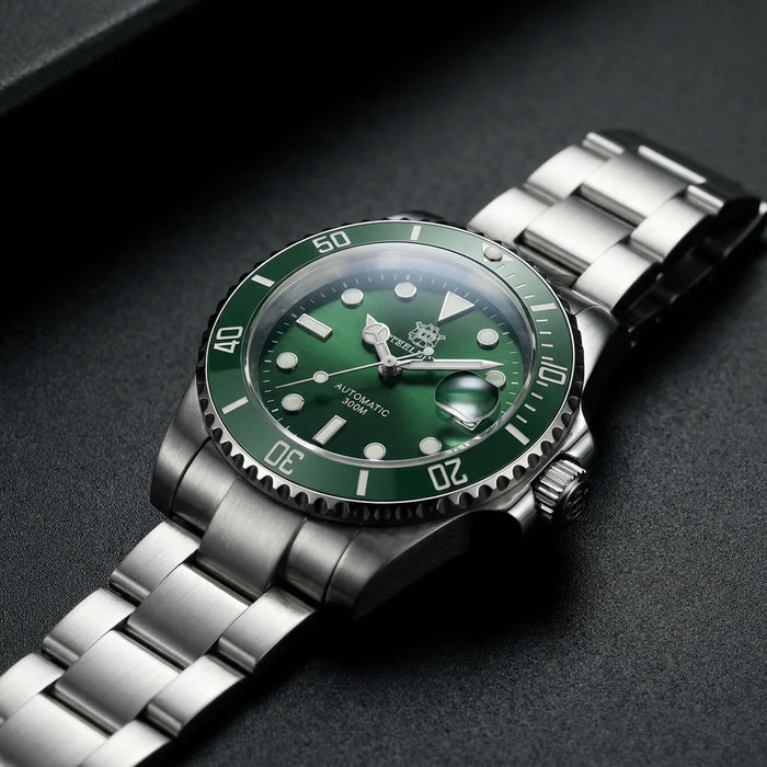 Detalhe do Relógio Automático Submariner Green com bezel rotativo e escala graduada