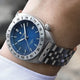 Relogio Mecanico Masculino Blue Odyssey no pulso